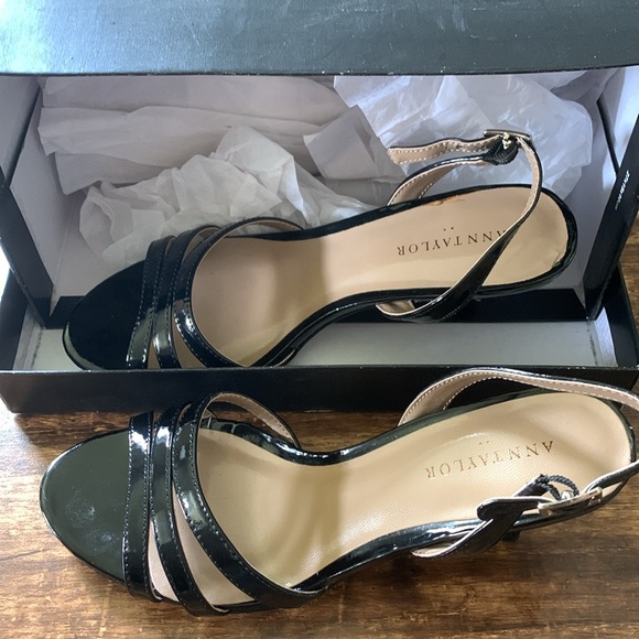 ANN TAYLOR ALIVIA STRAPPY KITTEN HEELS - Picture 6 of 7